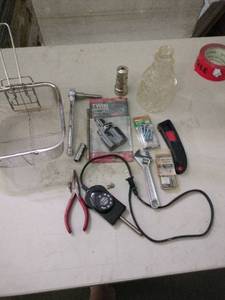 lot 25322 image: Lot of Miscellaneous Small Items