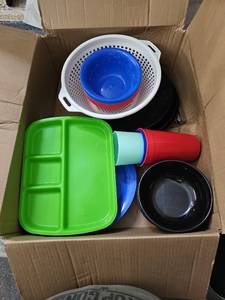 lot 25329 image: Miscellaneous Household Kitchen Items