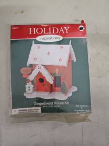 lot 25402 image: Holiday Inspirations Gingerbread House Kit