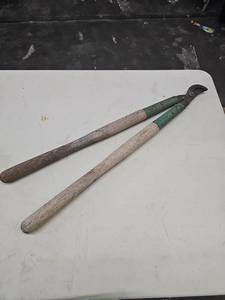 lot 58131 image: long-handled lopping shears