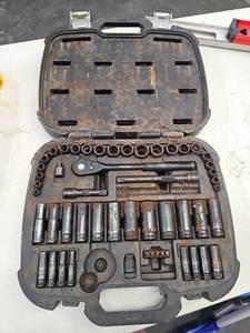lot 58180 image: Husky mechanics tool set