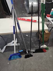 lot 58181 image: Lot of Household Brooms