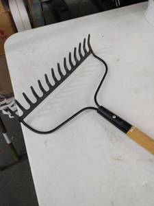 lot 20403 image: Hdx 14-tine Bow Rake