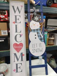 lot 59066 image: Set of 2 Holiday Entryway leaning Signs