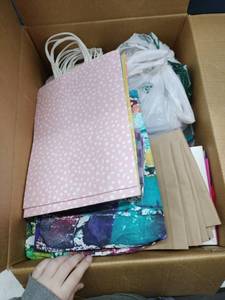 lot 59093 image: Box of Miscellaneous Party Supplies