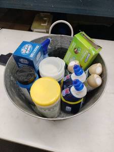lot 59095 image: Bin of Cleaning Supplies