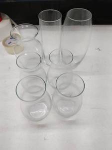 lot 59112 image: Set of 7 Decorative Glass Vases - Multi Size