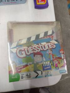 lot 59175 image: Hasbro GUESSTURES Flash Card