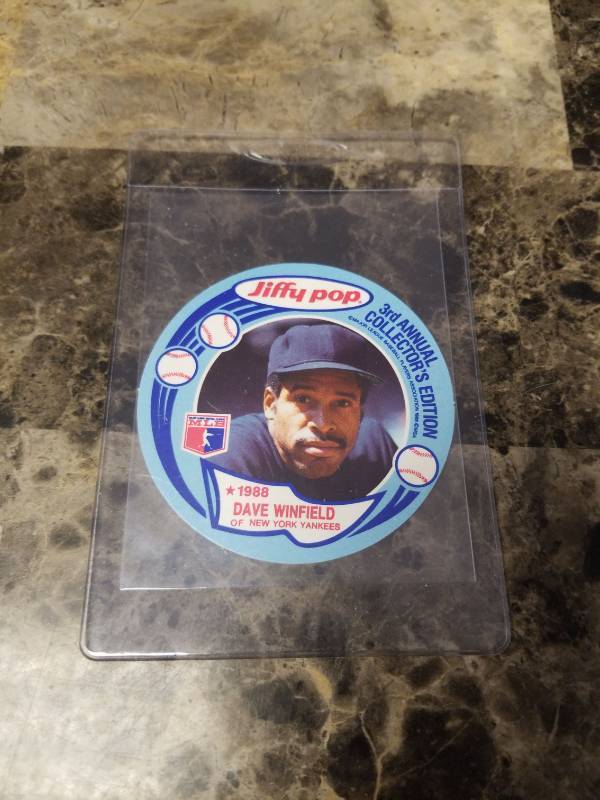 lot 1274 image: 1988 Jiffy Pop 3rd Annual Collectors Edition Dave Winfield New York Yankees Baseball Card