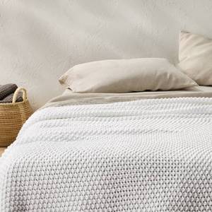 lot 9640 image: FullQueen Chunky Knit Bed Blanket White - Casaluna Acrylic Sweater Knit, Machine Washable - Retail $70