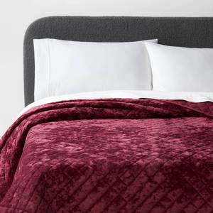lot 9655 image: FullQueen Luxe Diamond Stitch Velvet Quilt Berry Red - Threshold - Retail $69