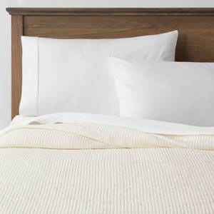 lot 9693 image: FullQueen Double Cloth Quilt Cream - Threshold Off-White Jacquard, Midweight Cotton, 260 Thread Count, 92x88 - Retail $79