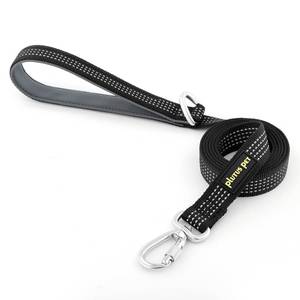 lot 12137 image: Plutus Pet Heavy Duty Dog Leash with Lockable Aluminum Carabiner, 46 Feet Long, Double-Sided Reflective Nylon, Padded Handle, for Puppy, Small, Medium and Large Dogs (Black, 1 x 6) (Used)