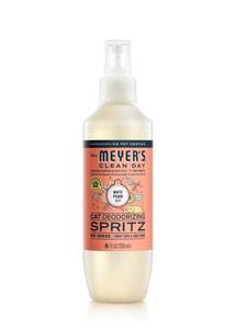 lot 20071 image: MRS. MEYERS Clean Day Cat Deodorizing Spray, White Peach Scent, 8oz
