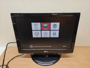 lot 24 image: LG 19LG30 19-inch LCD Monitor