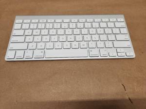 lot 27 image: Apple Wireless Bluetooth Keyboard