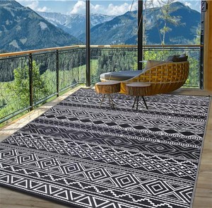 lot 211469 image: Garvee Outdoor Black & White 9x12 Rug Reversible Waterproof, UV & Stain Resistant Plastic Patio