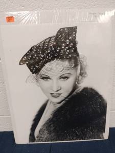 lot 60248 image: Masterpiece Editions 148 Mae West