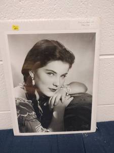 lot 60318 image: Masterpiece Editions 330 Debra Paget