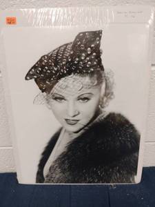lot 60319 image: Masterpiece Editions 148 Mae West