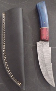 lot 28 image: Handcrafted Damascus Steel Full Tang Knife Blade with Sheath approx 8.5 inches Hunting Fishing