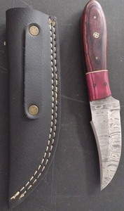 lot 32 image: Handcrafted Damascus Steel Full Tang Knife Blade with Sheath approx 8 inches Hunting Fishing