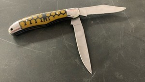 lot 50 image: Multi-Blade Folding Pocket Knife with Honeycomb Pattern Handle approx 9 inches when open