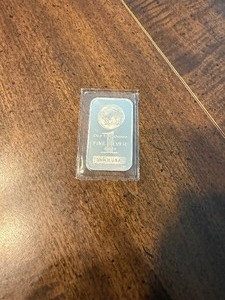 lot 1005 image: 1 Ounce Bar of silver