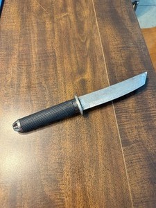 lot 1012 image: Very Cool Lord of the Rings looking Knife