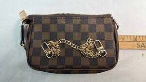 lot 48 image: Brand new Blush Cotton Purse w Chain