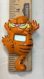 lot 64 image: Garfield Digital Clock