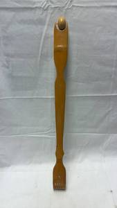 lot 65 image: Wooden Back Scratcher��