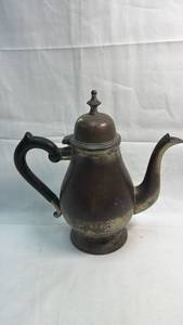 lot 75 image: Vintage silver plated coffee pot