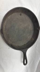 lot 104 image: Lodge Cast Iron Skillet 8SK