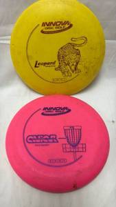lot 117 image: Innova Disc Golf Set - Leopard and Aviar