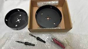 lot 177 image: HSS Bi-Metal Hole Saw Kit with Pilot Bits