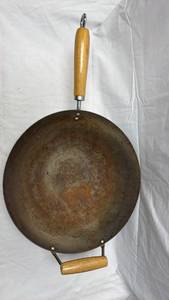 lot 183 image: 14 Wok with Wooden Handles