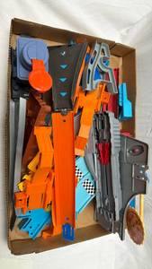 lot 198 image: Hot Wheels Pizza Planet Playset Piece with Tire Launcher & Various Playset Pieces