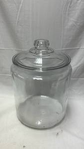 lot 213 image: Clear Glass Cookie Jar with Lid
