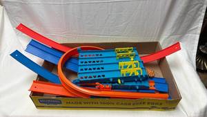 lot 216 image: Hot Wheels Track��Assorted Pieces