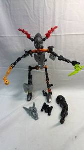 lot 238 image: Bionicle Robot Figure with Accessories
