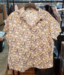 lot 57016 image: Mens Hawaiian Shirt Short Sleeve Floral Button Down Shirts Tropical Summer Beach Shirts Camp Collar Shirt, 2XL - Retail $19