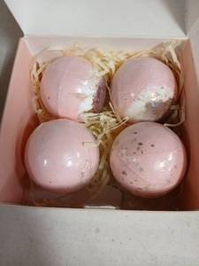 lot 49028 image: Bath Bombs Set of 4 - Retail $25