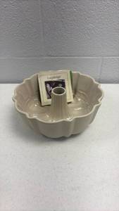 lot 30101 image: Longaberger Pottery Bundt Cake Pan - Retail $15