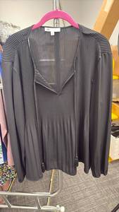 lot 60780 image: DR2 Black Pleated Long Sleeve Blouse Size Large - Retail $15