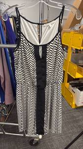 lot 60782 image: Daniel Rainn Black and White Chevron Pattern Sleeveless Dress Size S - Retail $15