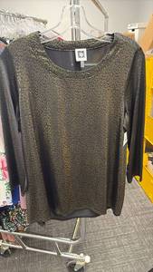 lot 60790 image: Anne Klein Gold Metallic Long Sleeve Top - Retail $25