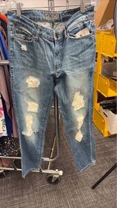 lot 60794 image: DL1961 Distressed Blue Jeans - Retail $25