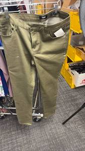 lot 60800 image: Kensie Olive Green Skinny Jeans Size 1231 - Retail $25