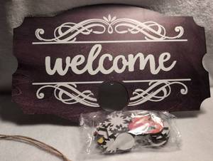 lot 2703 image: Welcome Sign with Interchangeable Seasonal Decorations